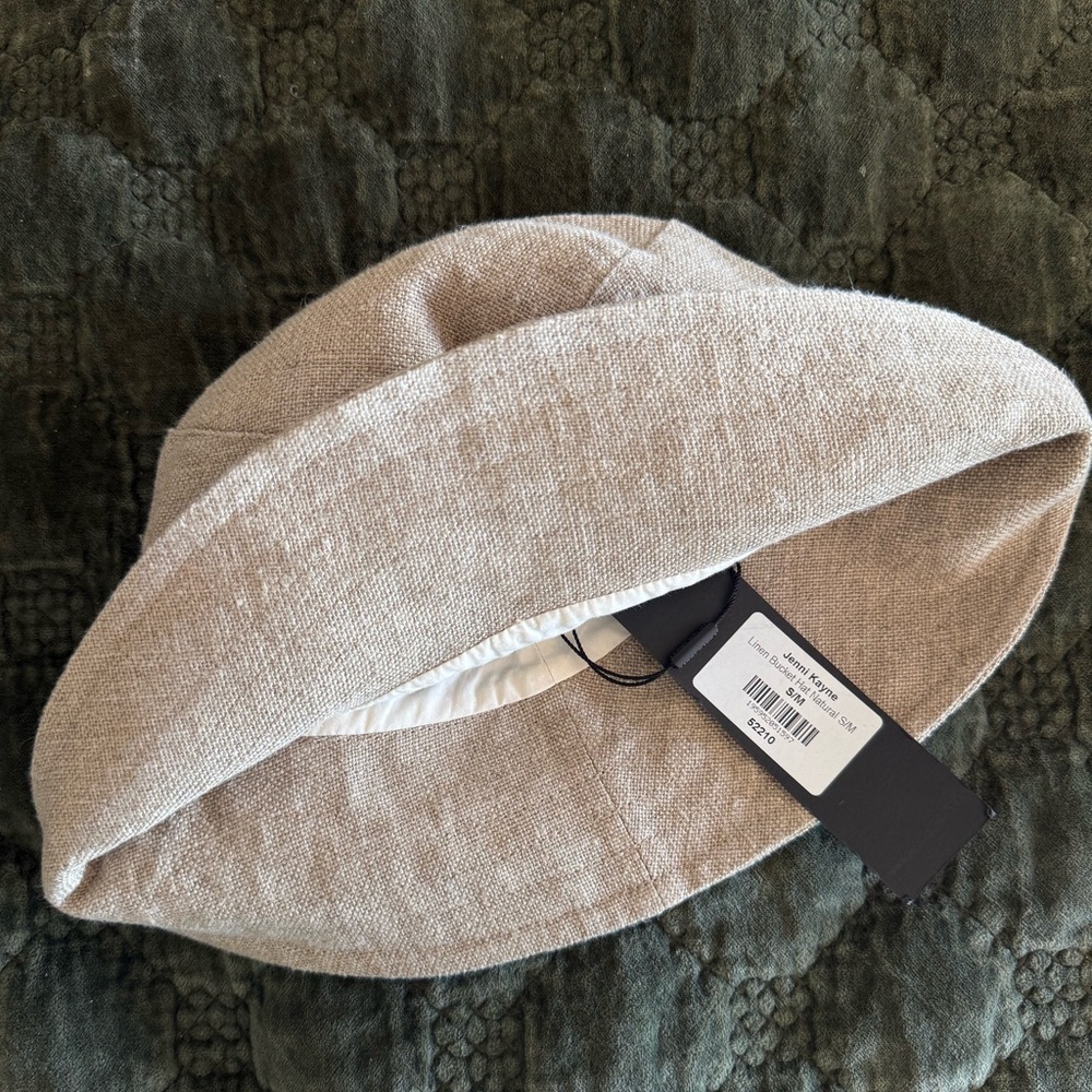 NWT Jenni Kayne Linen Bucket Hat
Size: S/M
Beautiful Tan Natural Linen Fabric - Picture 6 of 7